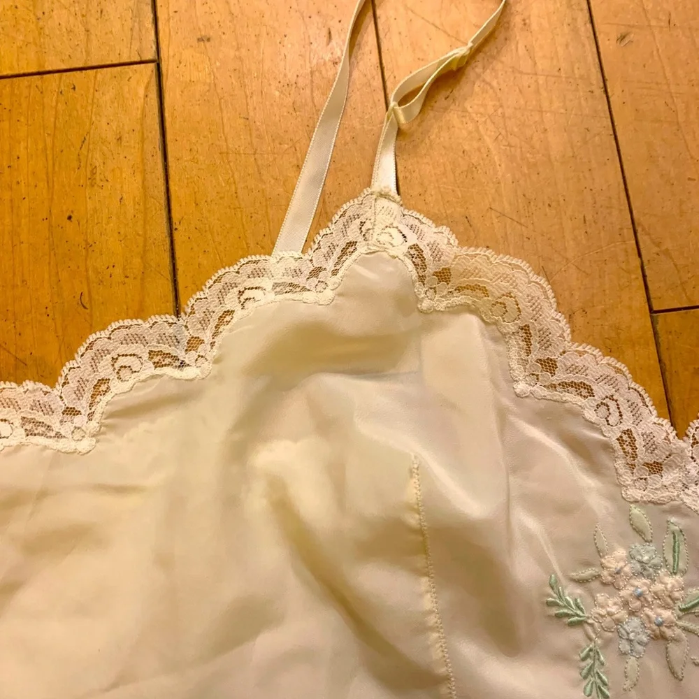 Vintage Corhan Noumiar Ivory Hand Embroidered Slip‎ - Picture 3 of 9